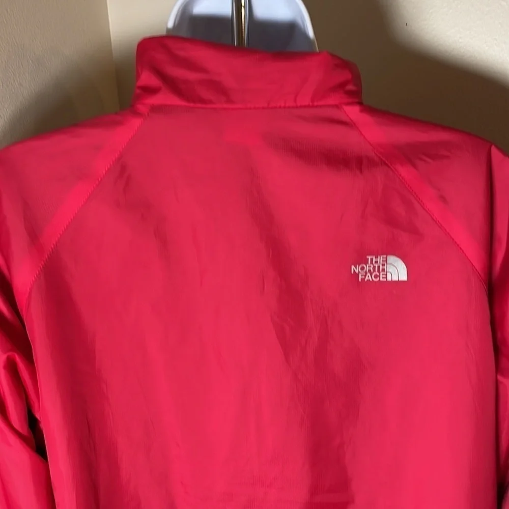 THE North Face Lined Windbreaker Size Medium